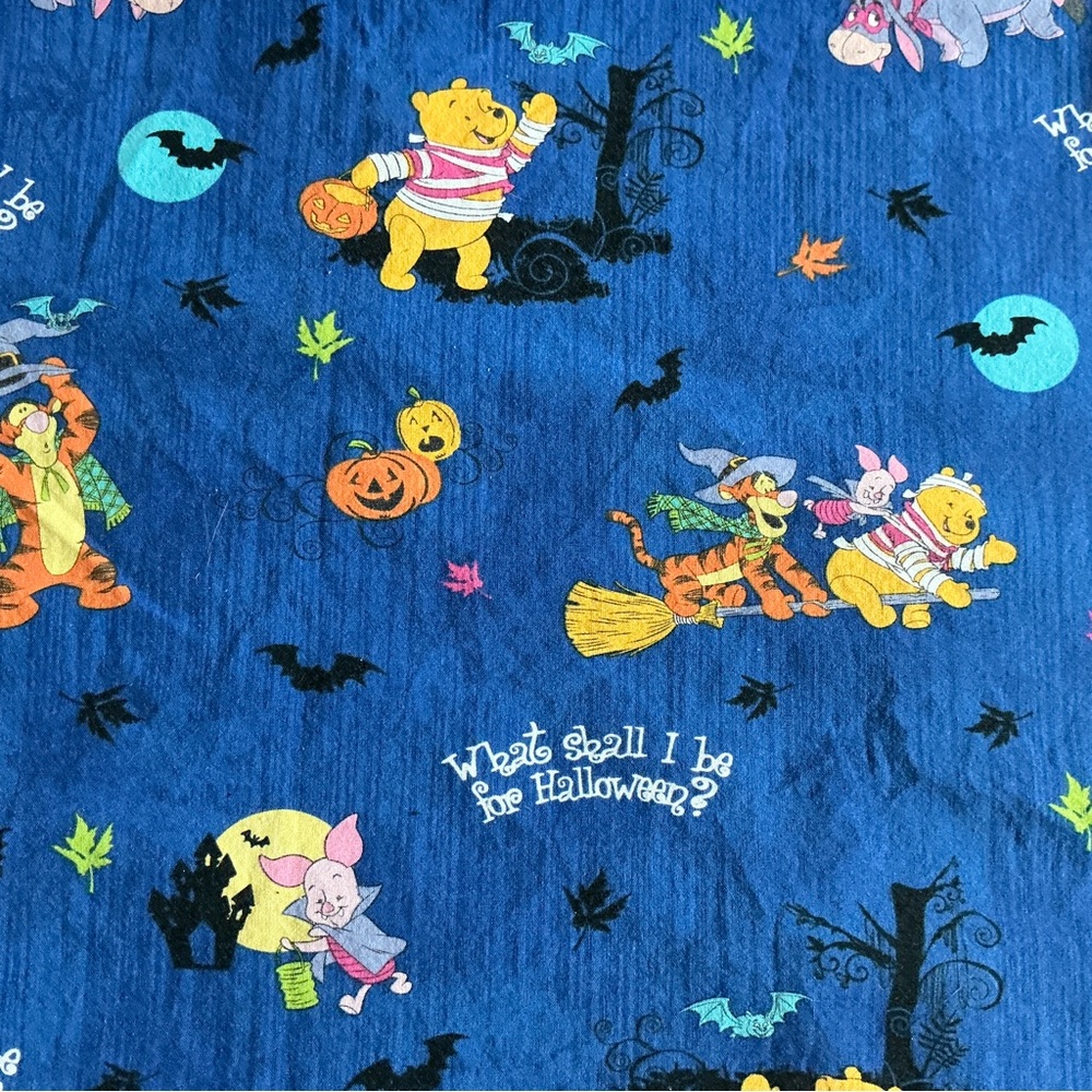 Halloween Scrub Top Lot Size XL Pooh Snoopy Peanuts Great Pumpkin Disney Unisex - Picture 6 of 16